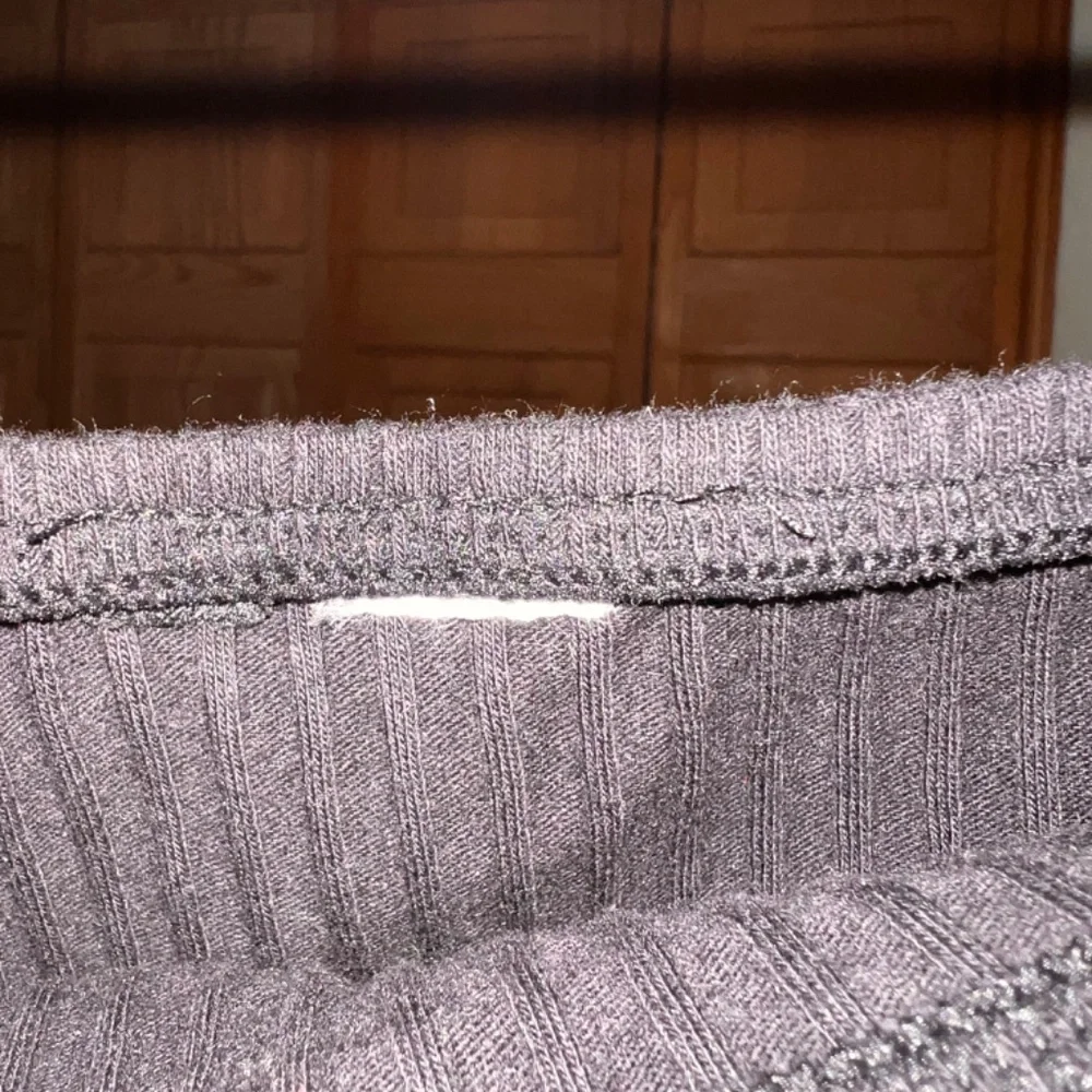 H&M - Black, Ribbed, Off The Shoulder, Long Sleeve Crop Top - Size XS - Picture 4 of 6